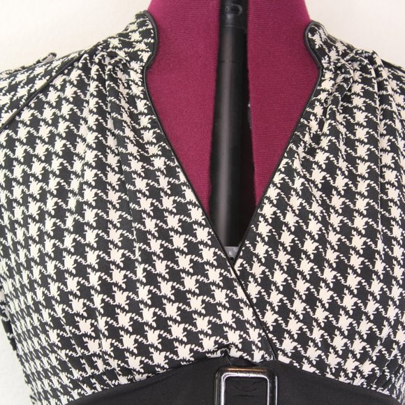 Cocomo structured houndstooth v neck  M - Picture 11 of 12
